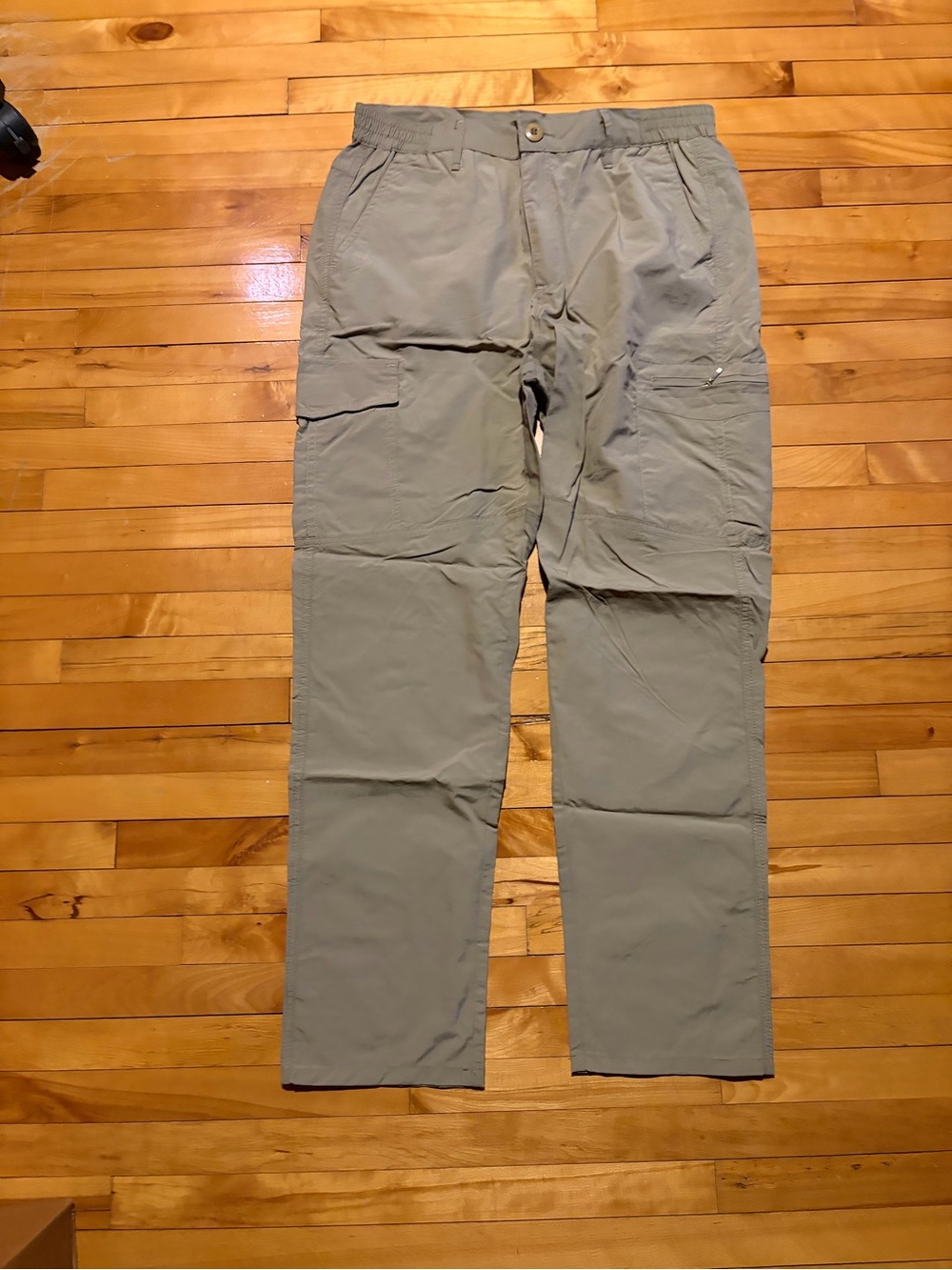 Men's Lightweight Cargo Pants in Light Gray